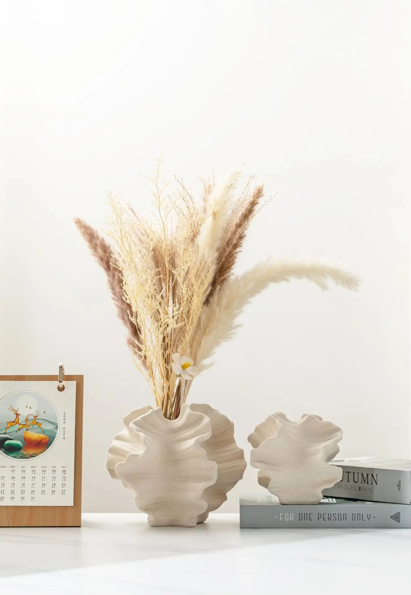 Ceramic Vase - Geometric Wavy Petal Shape Flower Vase